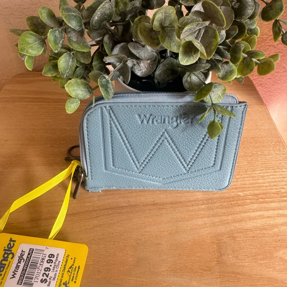 Wrangler compact zip